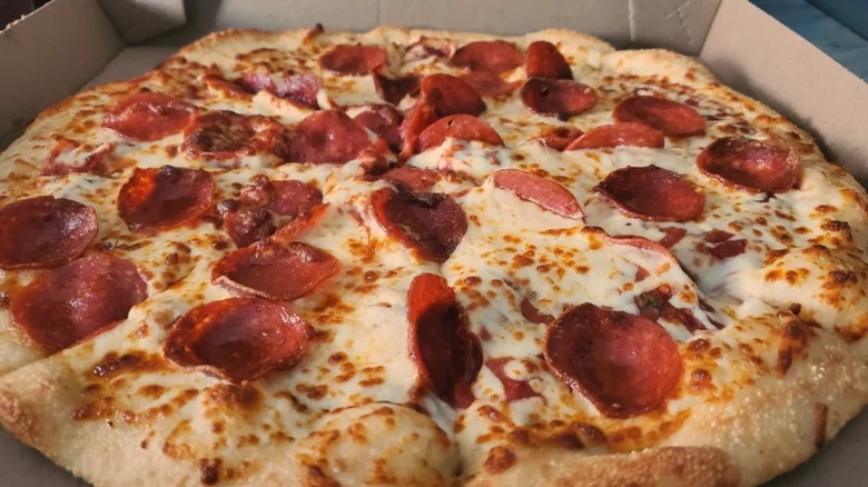 The Huge Reason You Should Avoid This Chain's Pizza - cover