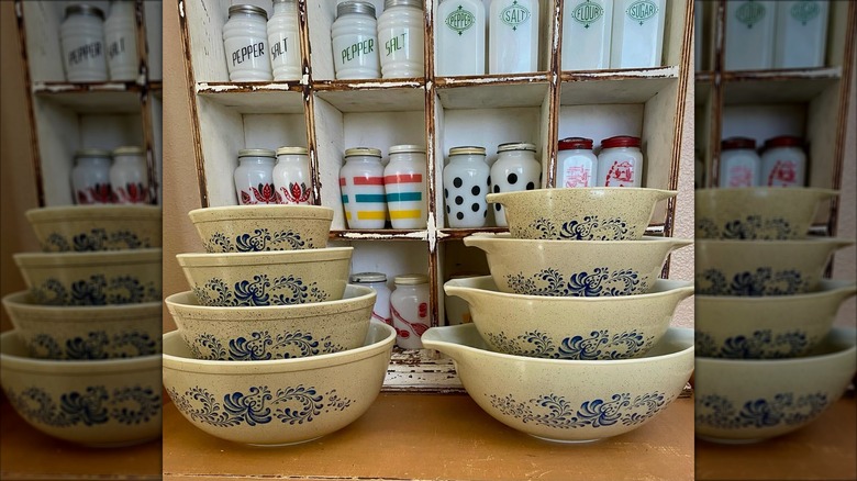 Stack of Homestead Pyrex bowls