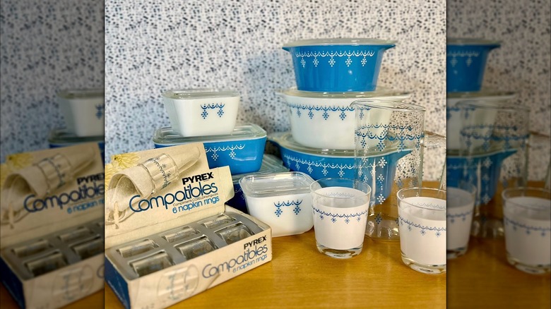 Set of Snowflake Blue bowls