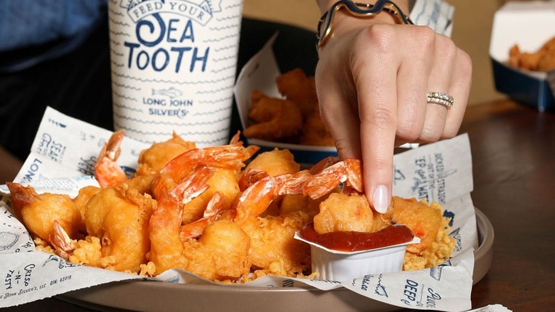 Long John Silver's fried shrimp and dip