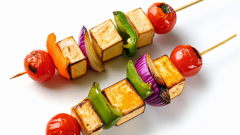 Tofu with veggies on shish kebab sticks