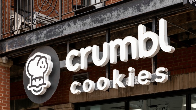 Crumbl Cookie storefront in Chicago