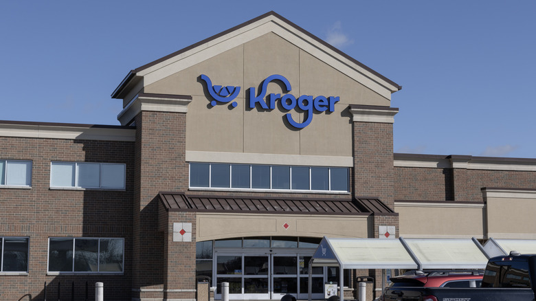 Kroger storefront with cars in front