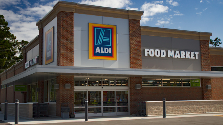 Aldi storefront on a sunny day