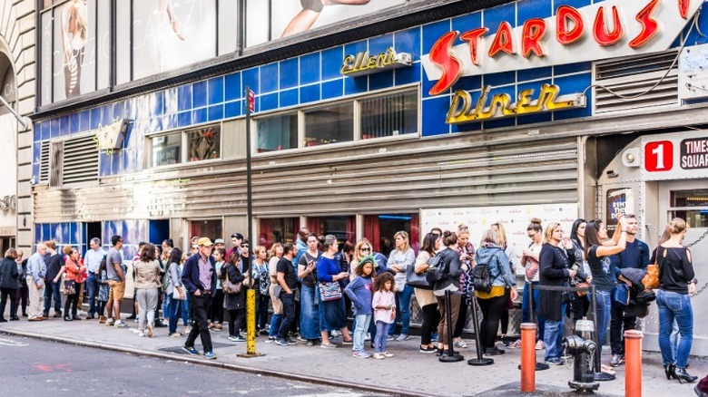 A long line waiting to enter a restaurant
