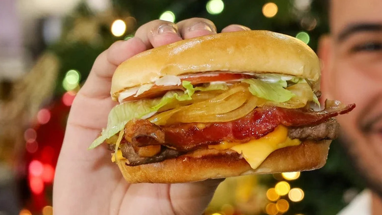 Wendy's Cheddar Lovers Bacon Burger can still be purchased in Aruba