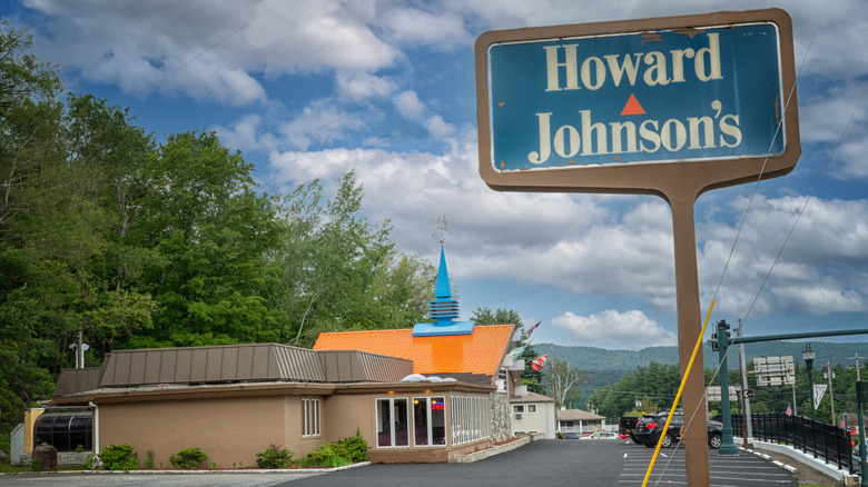 Howard Johnson's sign and restaurant with orange roof