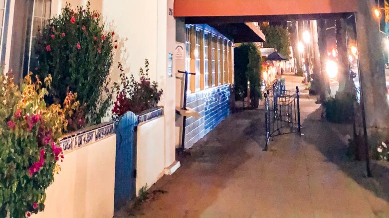 Sambo's sign at night