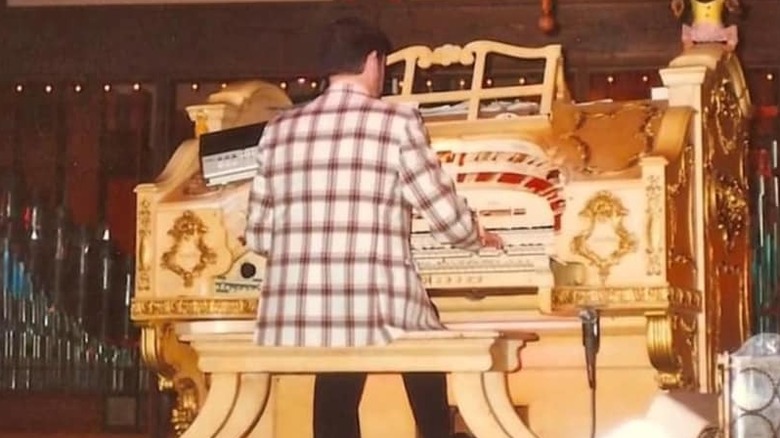 A person playing the organ at Pizza & Pipes