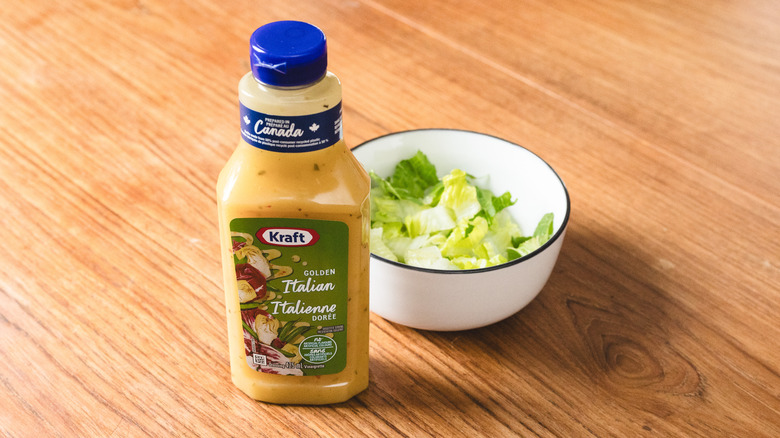 Kraft Italian dressing with lettuce bowl