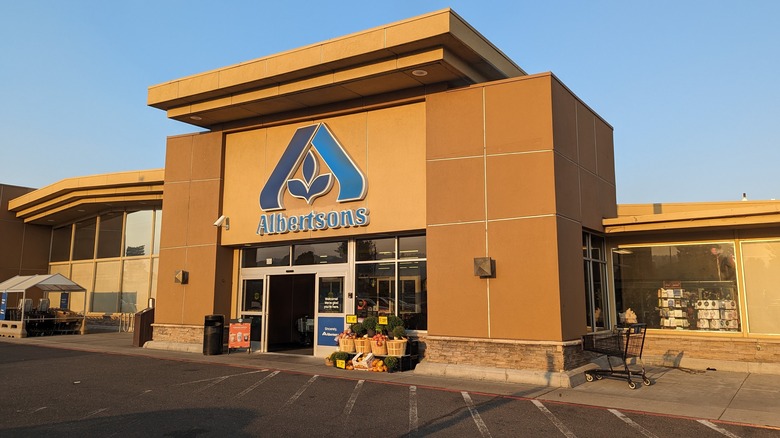 Albertsons exterior