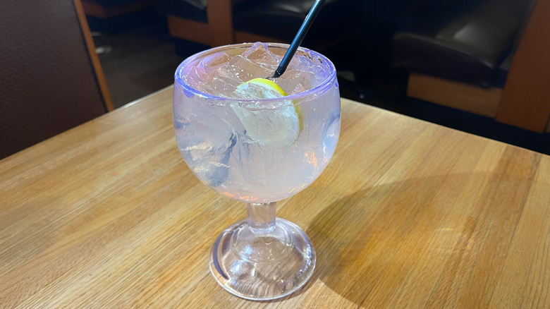 The Backyard Blackberry Lemonade from Applebee's in a mucho goblet