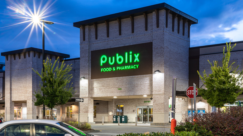 Exterior of Publix in the evening