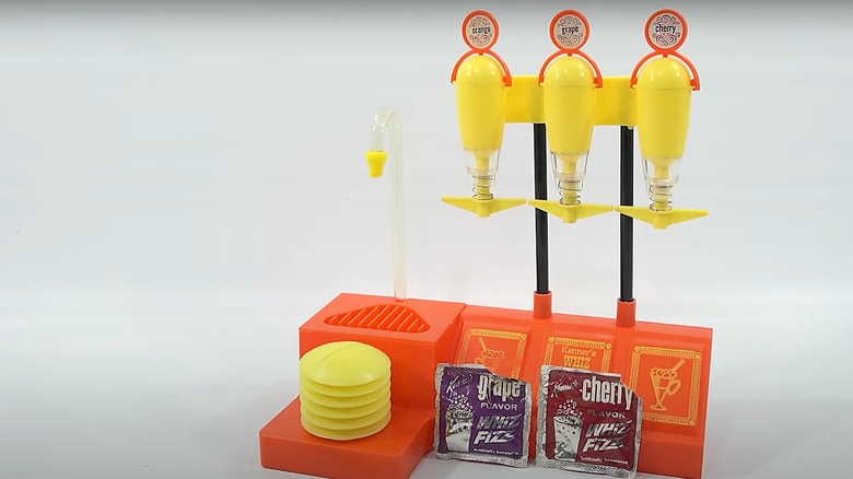 Kenner's Whiz Fizz toy featuring plastic soda fountains, water pump, and two soda powder packets