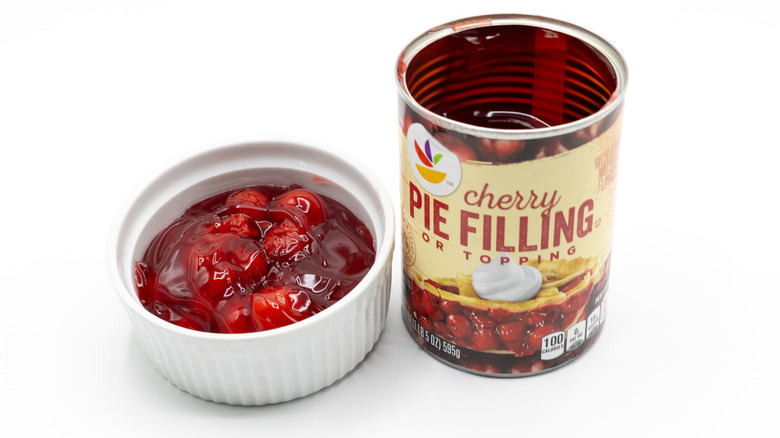 Stop & Shop cherry pie filling in a dish with can