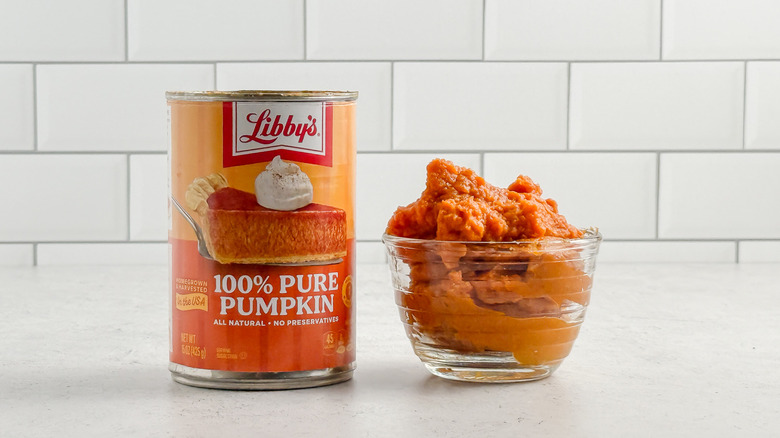 A can and a small glass bowl of Libby's pumpkin purée