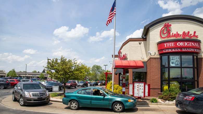 Cars queuing for Chick Fil-A drive-thru