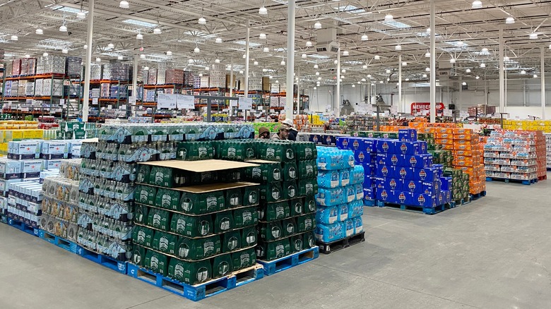 central aisle at a Costco featuring wholesale drink packs