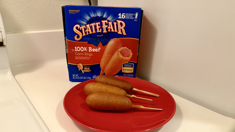 A plate of prepared State Fair 100% Beef Corn Dogs next to the box