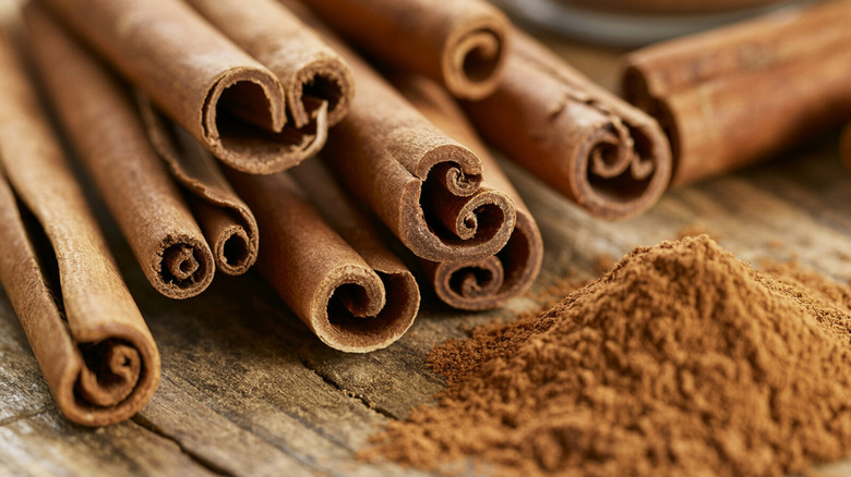 Cinnamon sticks and ground cinnamon