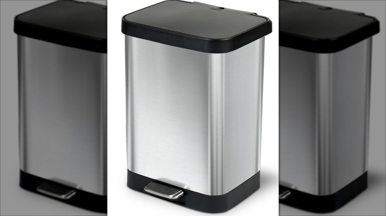The Glad 13-Gallon Kitchen Garbage Bin