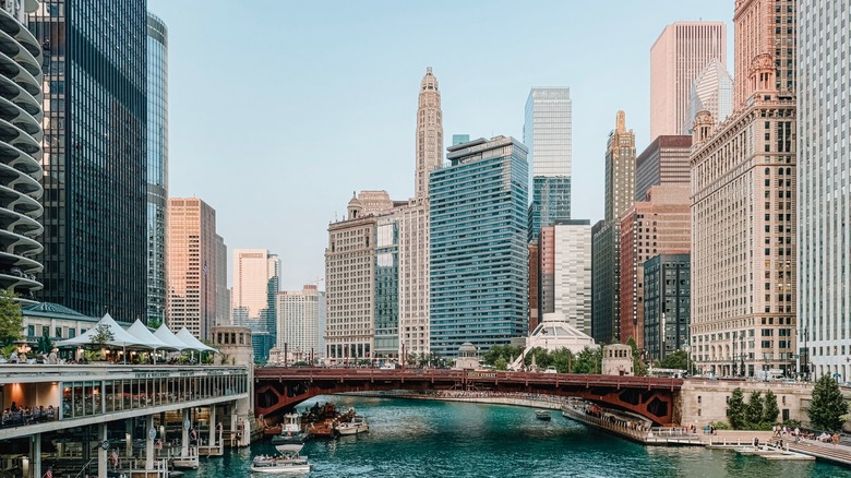 chicago skyline with boats and river