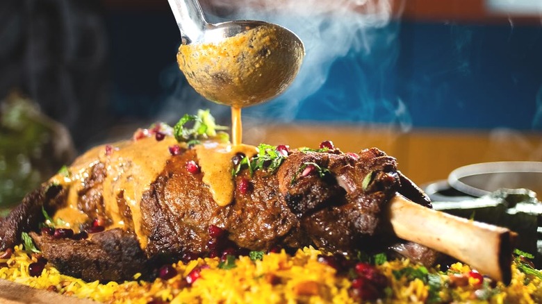 Delicious lamb shoulder with curry sauce