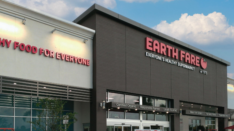 Exterior shot of Earth Fare store.