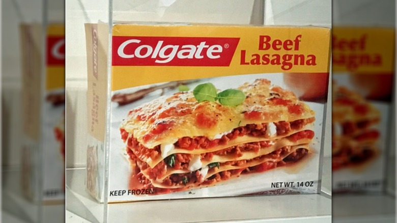 Box with a picture of lasagna and the logo Colgate in white on a red strip on a yellow background, next to red lettering reading "Beef Lasagna"