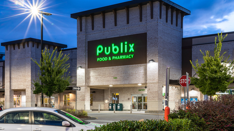 Exterior of Publix grocery store