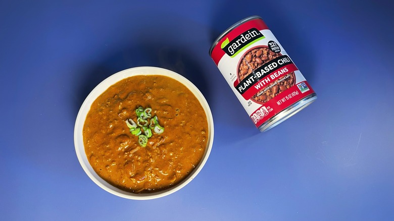 A can of Gardein plant-based chili next to a bowl of chili