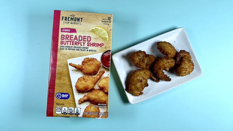 Fremont Fish Market Jumbo Breaded Butterfly Shrimp, both the original packaging and on a plate