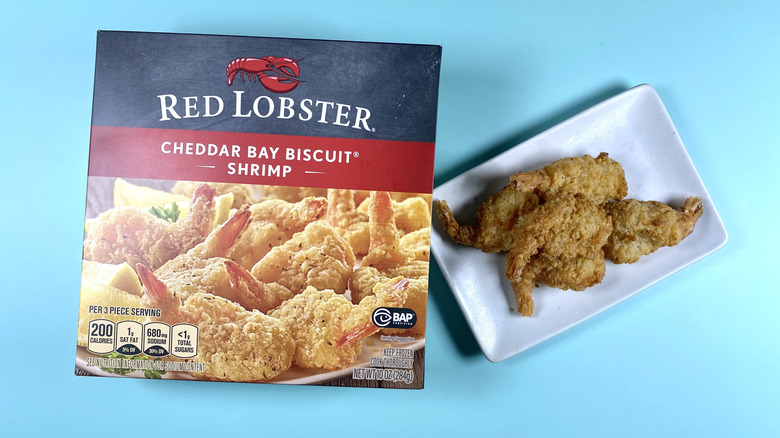 Red Lobster Cheddar Bay Biscuit Shrimp, both the original packaging and on a plate