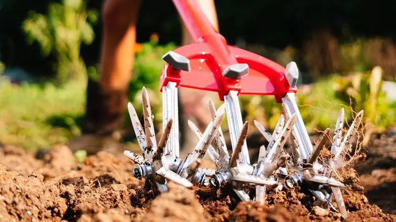 An extreme close up of the Garden Weasel 2-in-1 Rotary Cultivator