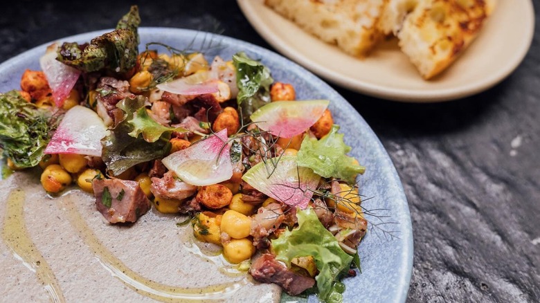 A chickpea and pork salad at Esquina Común in Mexico City