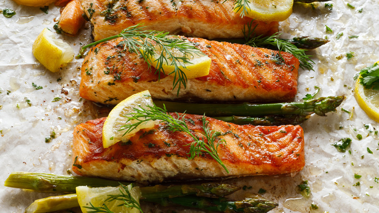 Salmon fillets with dill, lemon