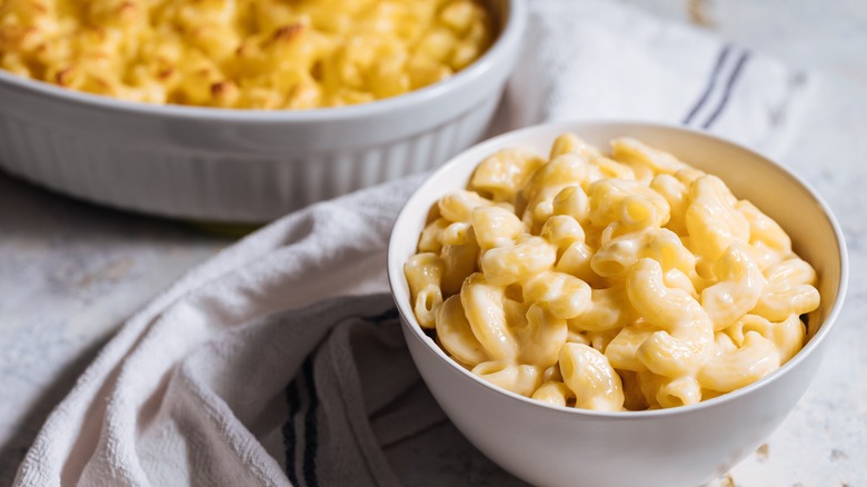 bowl of mac and cheese 