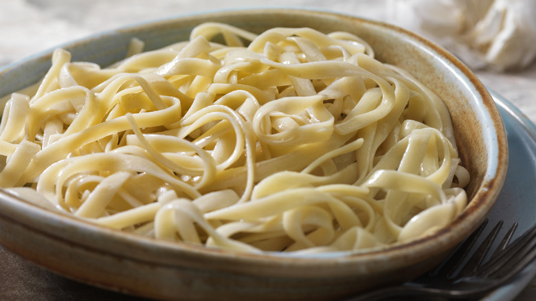 buttered linguini noodles in a dish