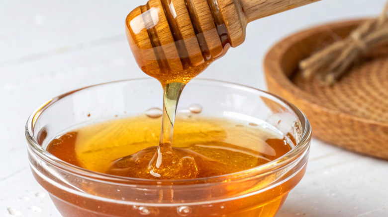 honey drizzles into a bowl