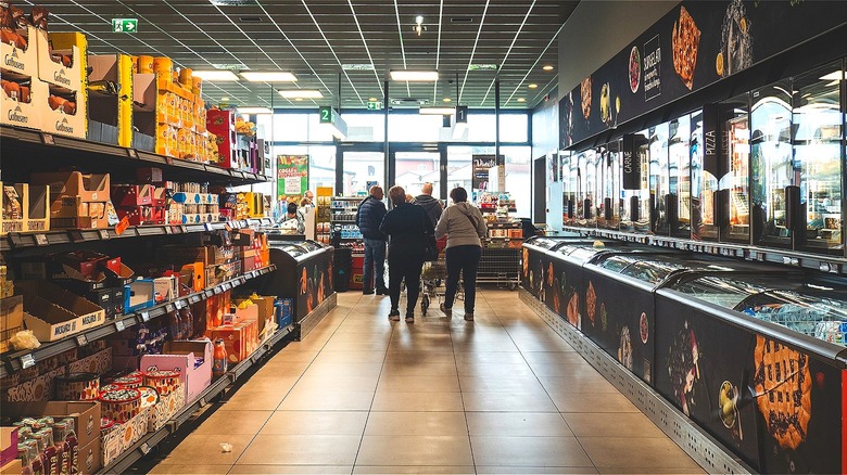 Aldi exterior storefront