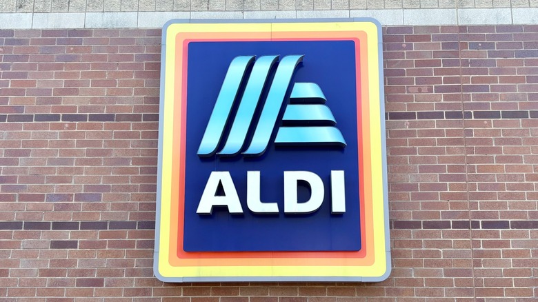 Aldi exterior storefront logo
