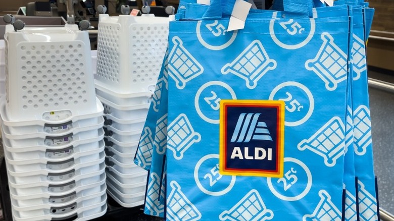 Reusable Aldi bag beside stack of baskets at Aldi
