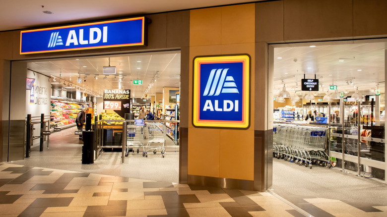 Aldi interior and entrance