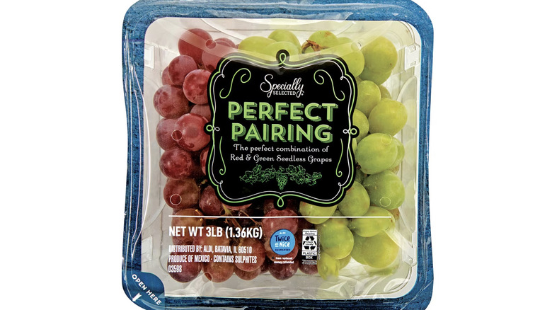 Red and green grapes