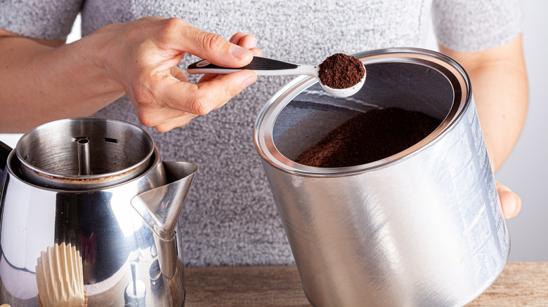 Scooping coffee for a percolator 