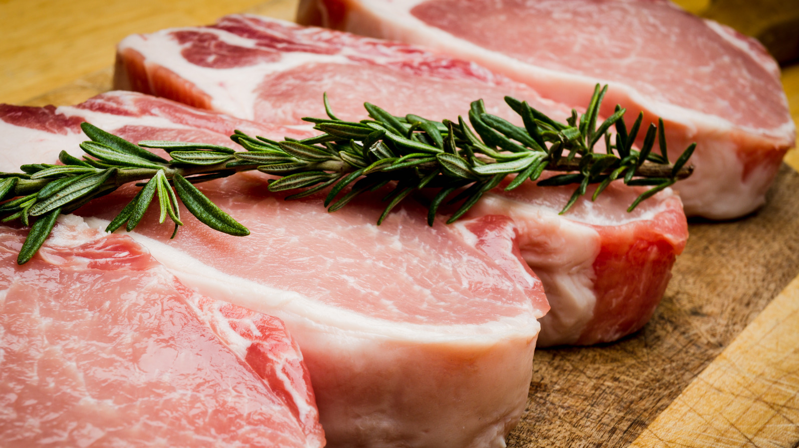 Alle Ihre brennenden Fragen zum Grillen von Schweinekoteletts beantwortet