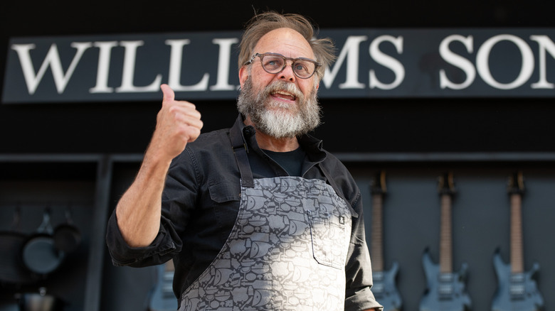 Alton Brown giving a thumbs up