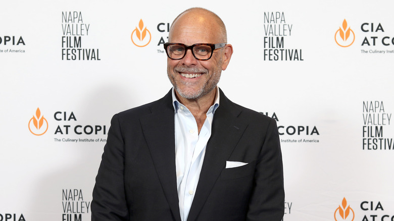 Food Network star Alton Brown in front of a Food network step-and-repeat.