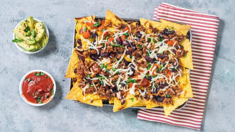 Nachos with salsa and avocado
