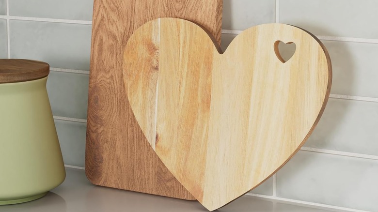 Heart-shaped cutting board